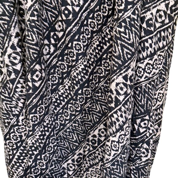 Black & White Aztec Print Sleeveless Maxi Dress SZ 22-24 V-Neckline  Elastic Wai - Picture 4 of 6